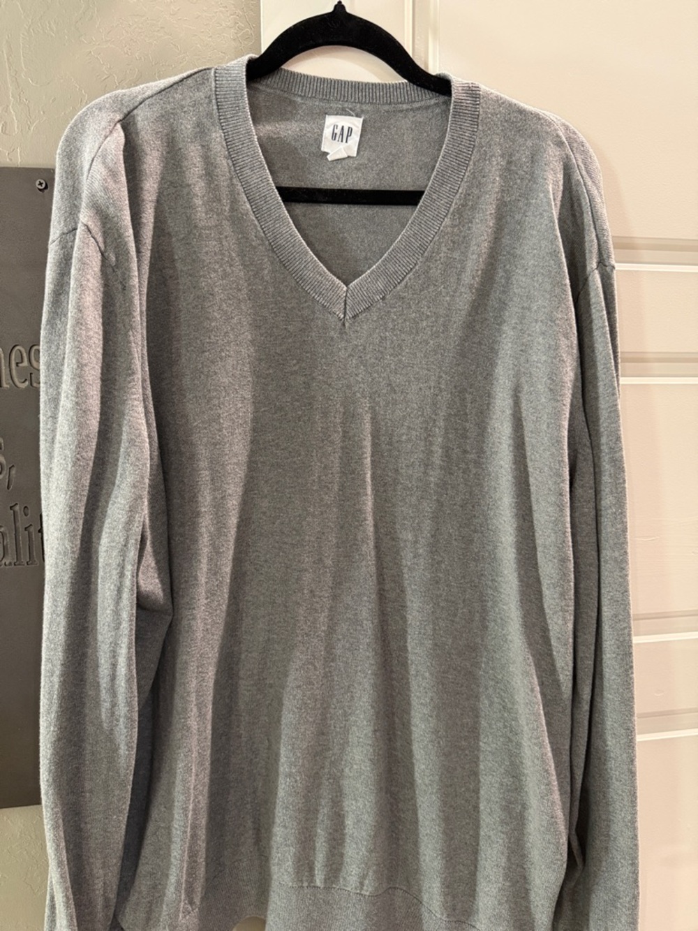 GAP Men's V-Neck Sweater in Gray